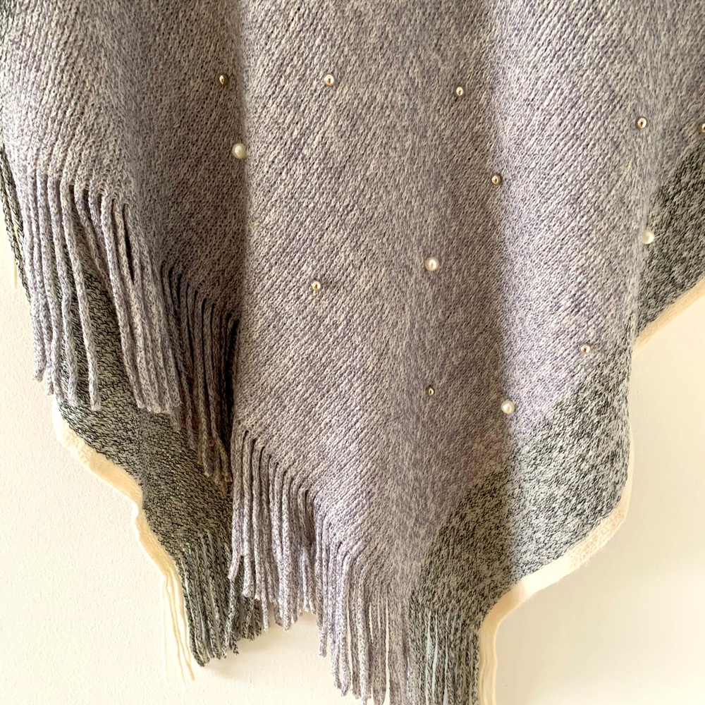 Model France Grey/Cream W Poncho w/ Fringes/Pearls/Silver Beads Size Fits All - Picture 4 of 5
